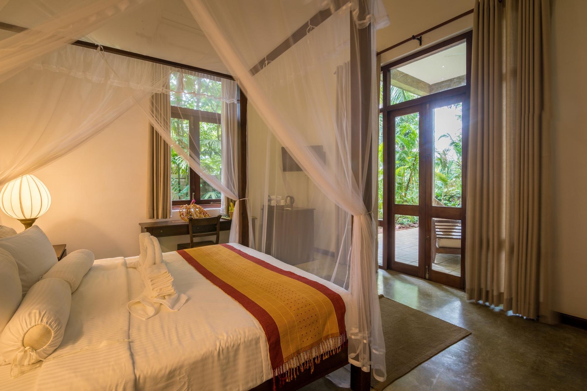 Roman Lake Ayurveda Boutique Resort - Level 1 Certified アフンガラ エクステリア 写真