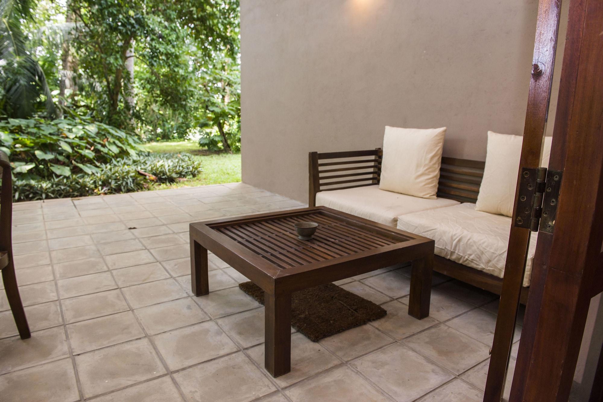 Roman Lake Ayurveda Boutique Resort - Level 1 Certified アフンガラ エクステリア 写真