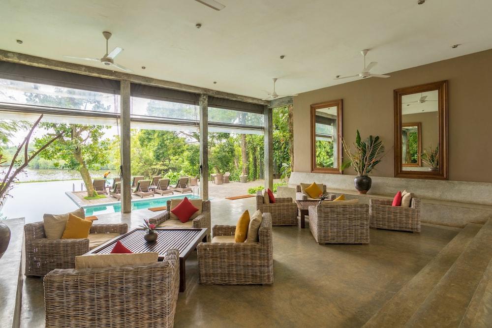 Roman Lake Ayurveda Boutique Resort - Level 1 Certified アフンガラ エクステリア 写真