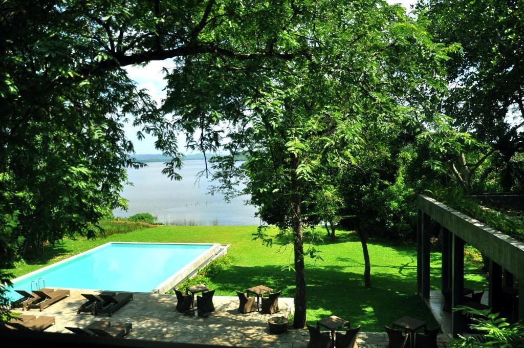 Roman Lake Ayurveda Boutique Resort - Level 1 Certified アフンガラ エクステリア 写真