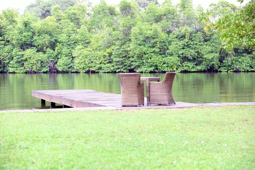 Roman Lake Ayurveda Boutique Resort - Level 1 Certified アフンガラ エクステリア 写真