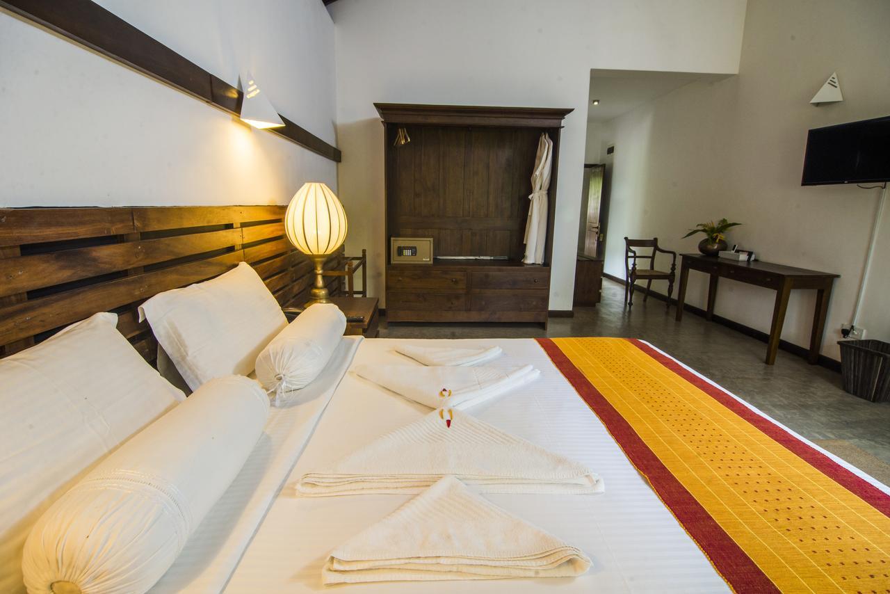 Roman Lake Ayurveda Boutique Resort - Level 1 Certified アフンガラ エクステリア 写真
