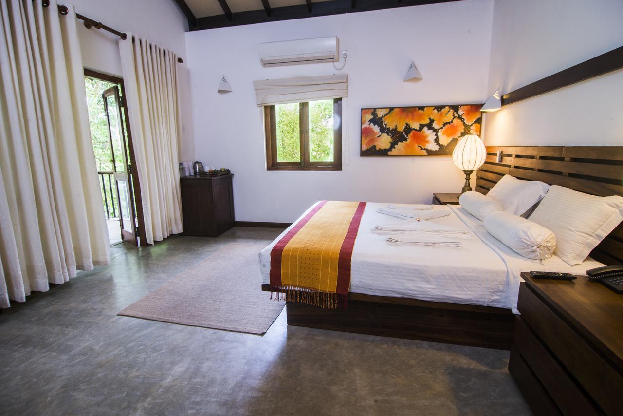 Roman Lake Ayurveda Boutique Resort - Level 1 Certified アフンガラ エクステリア 写真
